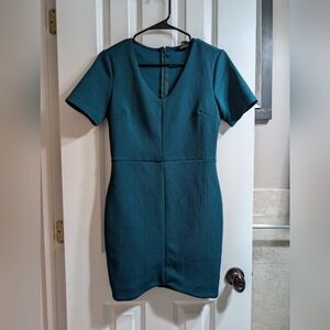 Green short sleeve dress